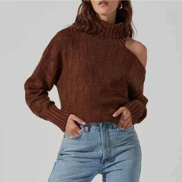 NWT ASTR the Label Cutout Turtleneck Brown Women's Sweater X-Small - Picture 1 of 8